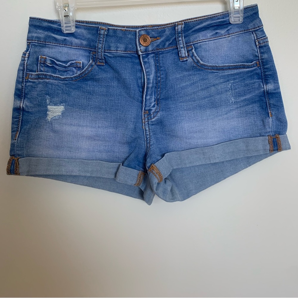 SO low rise distressed jean shorts size 6